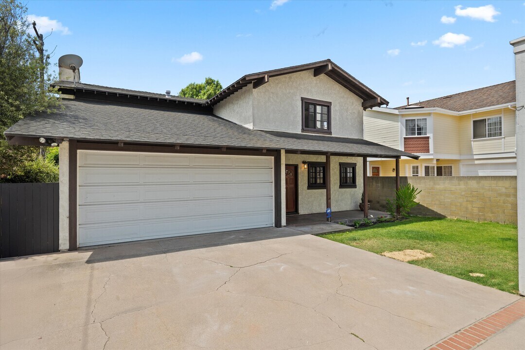 2212 Curtis Ave in Redondo Beach, CA - Building Photo