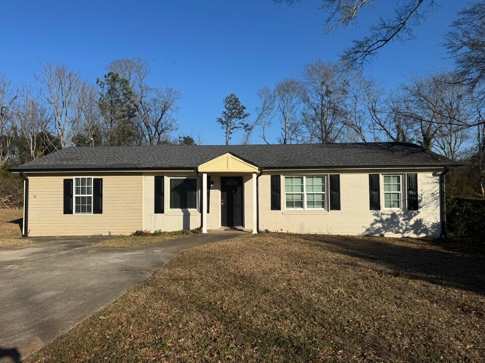 1256 N 9th St in Griffin, GA - Building Photo