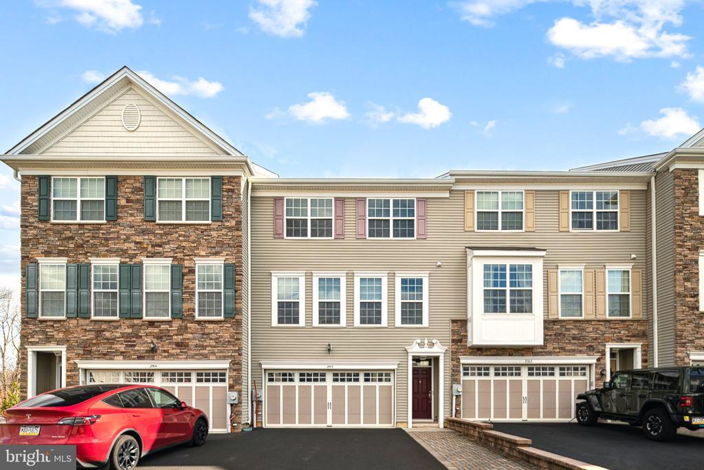 21103 Hickory Ln in Langhorne, PA - Building Photo