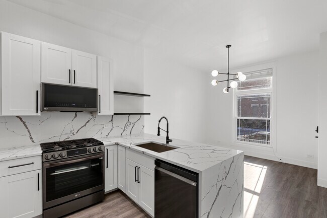 2332-1 W Warren Blvd, Unit 1 in Chicago, IL - Building Photo - Building Photo