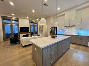 9811 Mocking Bird Hill Ln in Houston, TX - Building Photo - Building Photo