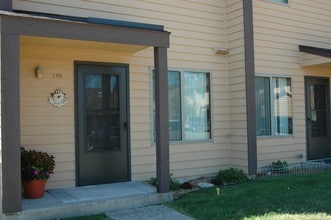 Elk Ridge Manor in Elk River, MN - Foto de edificio - Building Photo