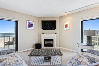 5207 S Atlantic Ave in New Smyrna Beach, FL - Foto de edificio - Building Photo