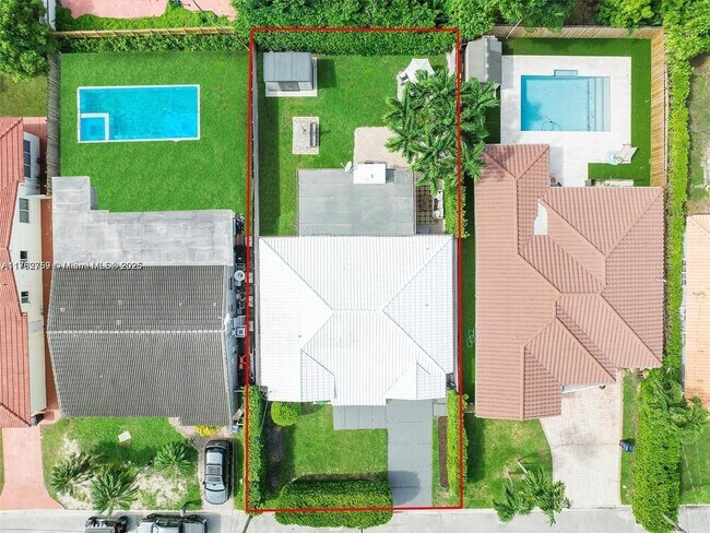 8926 Froude Ave in Surfside, FL - Building Photo - Building Photo