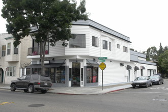 2585 Fruitvale Ave in Oakland, CA - Building Photo - Building Photo