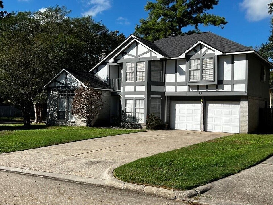 23 Rockfern Rd in The Woodlands, TX - Building Photo