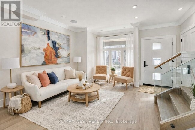 94 Lake Crescent in Toronto, ON - Building Photo - Building Photo