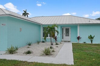 7412 14th Ave W in Bradenton, FL - Foto de edificio - Building Photo
