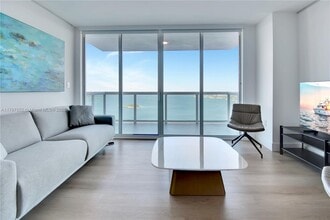 1800 N Bayshore Dr, Unit 3903 in Miami, FL - Building Photo - Building Photo