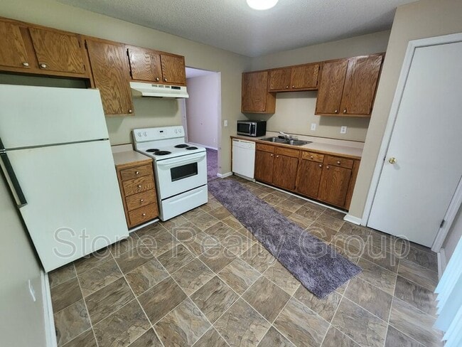 2484 E Clayton Dr in Terre Haute, IN - Building Photo - Building Photo