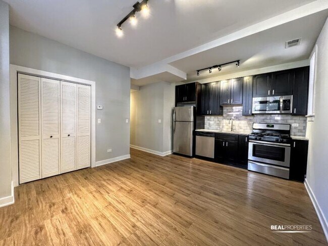 property at 4628 N Leavitt St