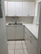 6055 W 19th Ave, Unit 218 in Hialeah, FL - Building Photo - Building Photo