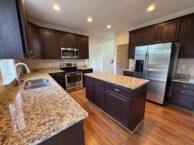 105 Fredericksburg Dr in Stephens City, VA - Building Photo - Building Photo