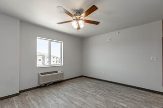 Moonlight Apartment Complex in Rapid City, SD - Foto de edificio - Building Photo
