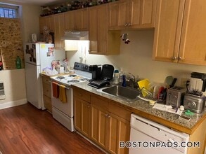 38 Hemenway St, Unit 52 in Boston, MA - Foto de edificio - Building Photo