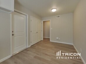 1713 Armington Ave in Sacramento, CA - Building Photo - Building Photo