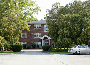 Arlington Arms Apartments in Nashua, NH - Building Photo - Building Photo