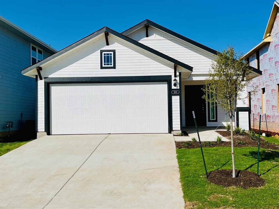 200 Living Reef Dr in Maxwell, TX - Building Photo