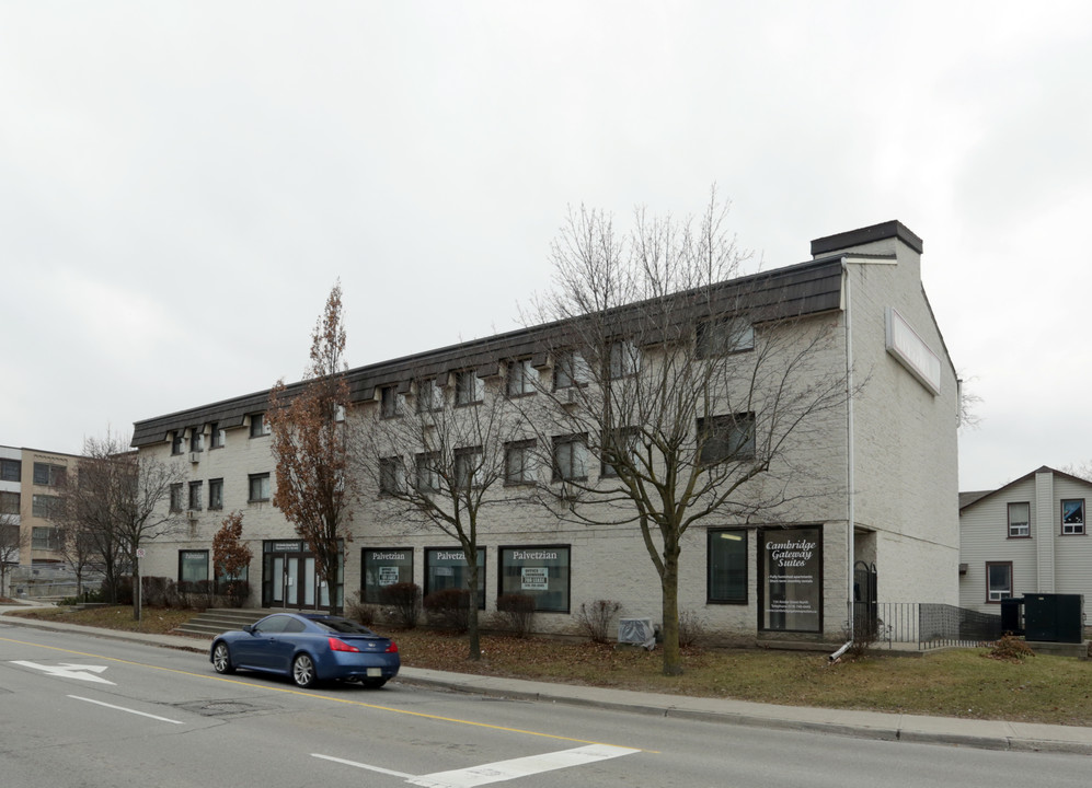 Cambridge Gateway Suites in Cambridge, ON - Building Photo