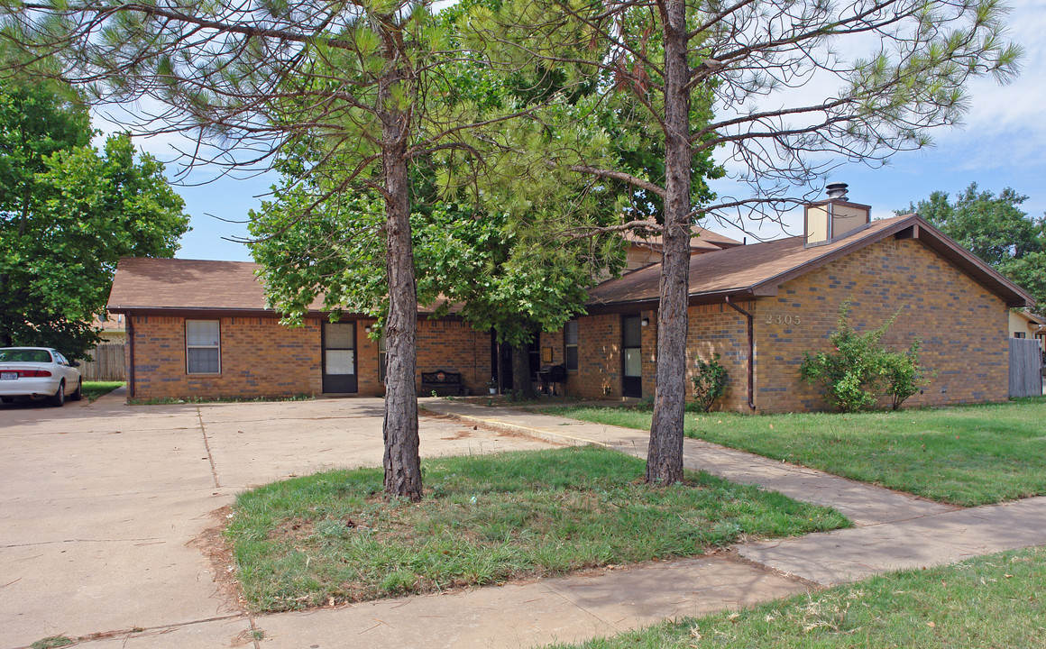 2305 76th St in Lubbock, TX - Building Photo