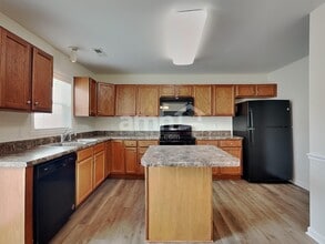 4019 Tarrant Trace Cir in High Point, NC - Foto de edificio - Building Photo