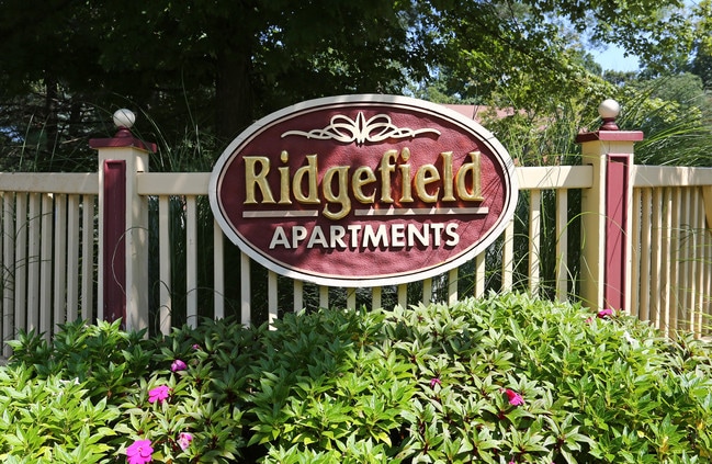 Ridgefield Apartments in Middletown, CT - Foto de edificio - Building Photo