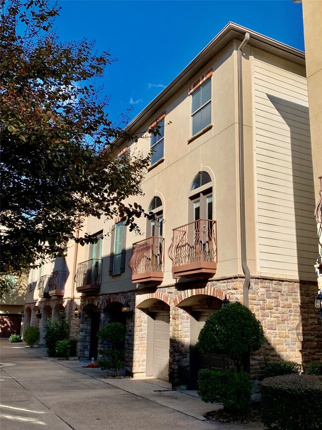 property at 542 Bomar St