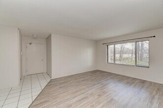 6103 Knoll Valley Dr in Willowbrook, IL - Building Photo - Building Photo