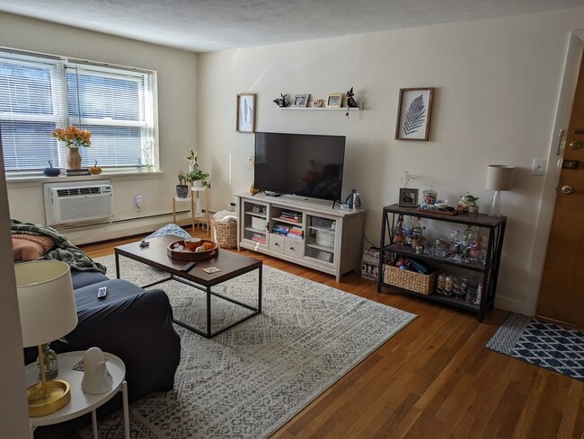 11 Commonwealth Ct, Unit 15 in Boston, MA - Foto de edificio - Building Photo