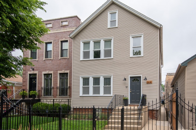 2630 W Medill Ave in Chicago, IL - Building Photo - Building Photo