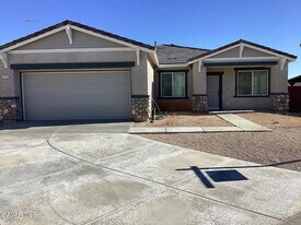 2446 Lugar Hermoso Ct in Rosamond, CA - Building Photo