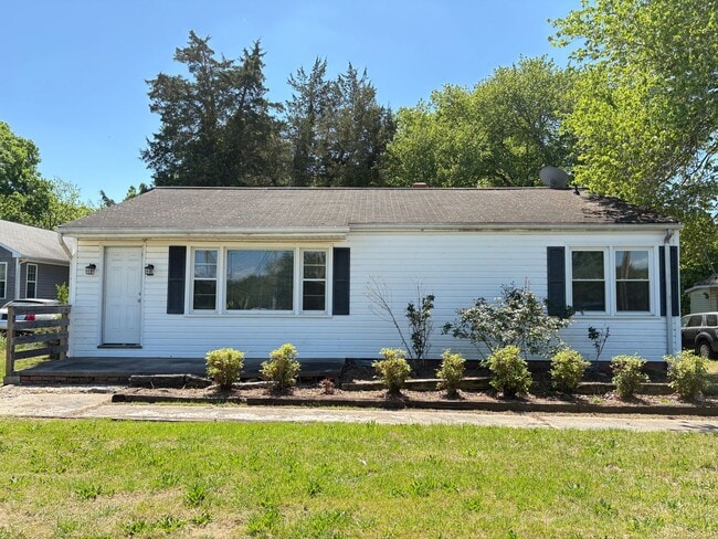 property at 1122 E Fairfield Rd