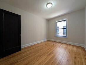 2706 N Spaulding Ave, Unit 2700-1EE in Chicago, IL - Foto de edificio - Building Photo