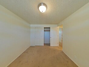 2510 SE Sherman St in Albany, OR - Foto de edificio - Building Photo
