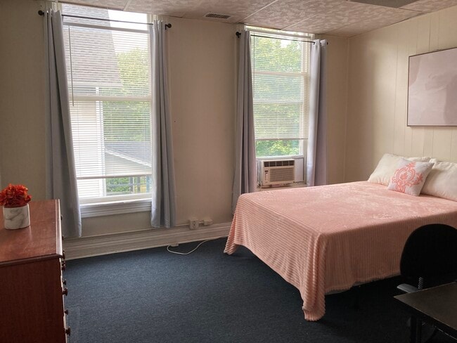 2002 Maple Ave, Unit 2F2, Unit 2F2