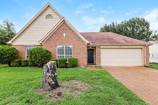 4574 Kings Grant Dr in Memphis, TN - Building Photo