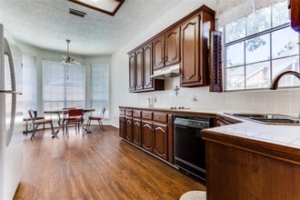 Room in House on Lakepointe Ave in Rowlett, TX - Building Photo - Building Photo