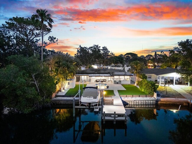 8848 Sunlit Cove Dr NE in St. Petersburg, FL - Building Photo - Building Photo