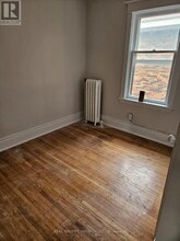 985 Main St E in Hamilton, ON - Building Photo - Building Photo