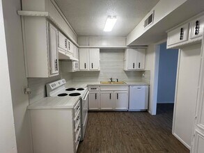 4319 53rd St, Unit B in Lubbock, TX - Foto de edificio - Building Photo