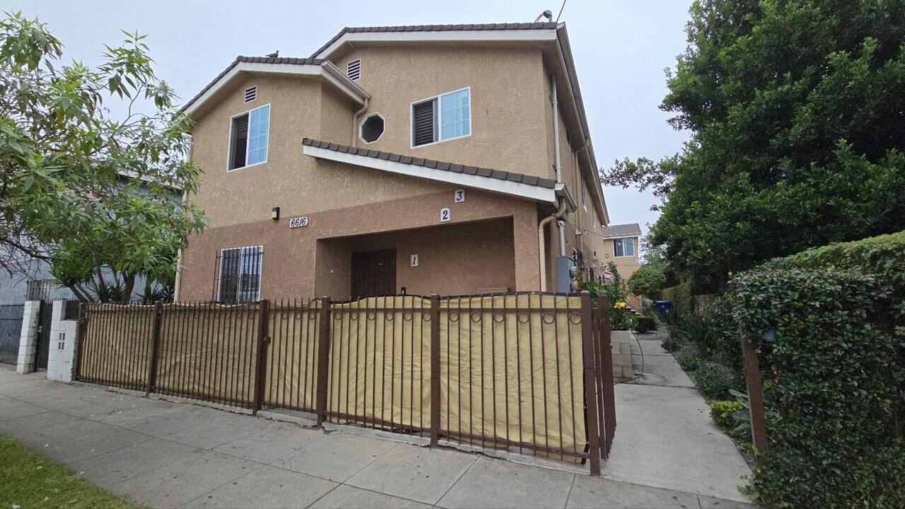 6616 S Figueroa St in Los Angeles, CA - Building Photo