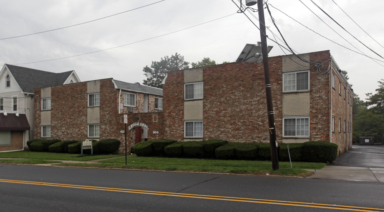 Castle Oaks in Oaklyn, NJ - Building Photo