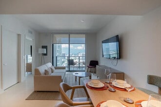 601 NE 1st Ave in Miami, FL - Building Photo - Building Photo