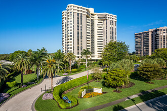 Grosvenor Condominium in Naples, FL - Building Photo - Building Photo