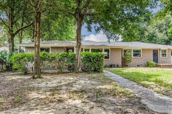 property at 2033 E Bobe St