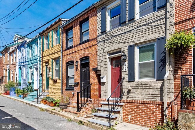 property at 229 S Chapel St