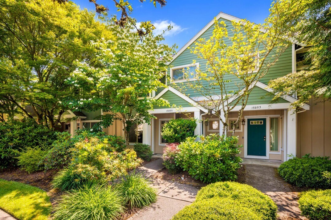 15855 NE 92nd Way in Redmond, WA - Building Photo