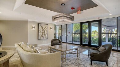 575 Sanctuary Dr in Longboat Key, FL - Building Photo - Building Photo