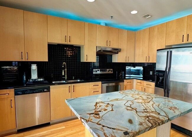 943 Peachtree St NE in Atlanta, GA - Building Photo - Building Photo