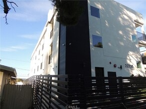 22735 Del Valle St, Unit 6 in Los Angeles, CA - Building Photo - Building Photo